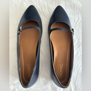 Like NEW Vionic flats, Navy with gold buckle
